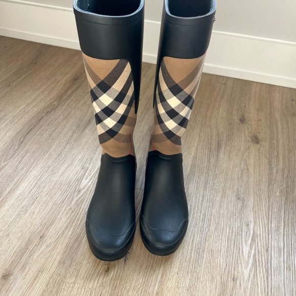Burberry Clemence Rain Boots - Picture 2 of 11